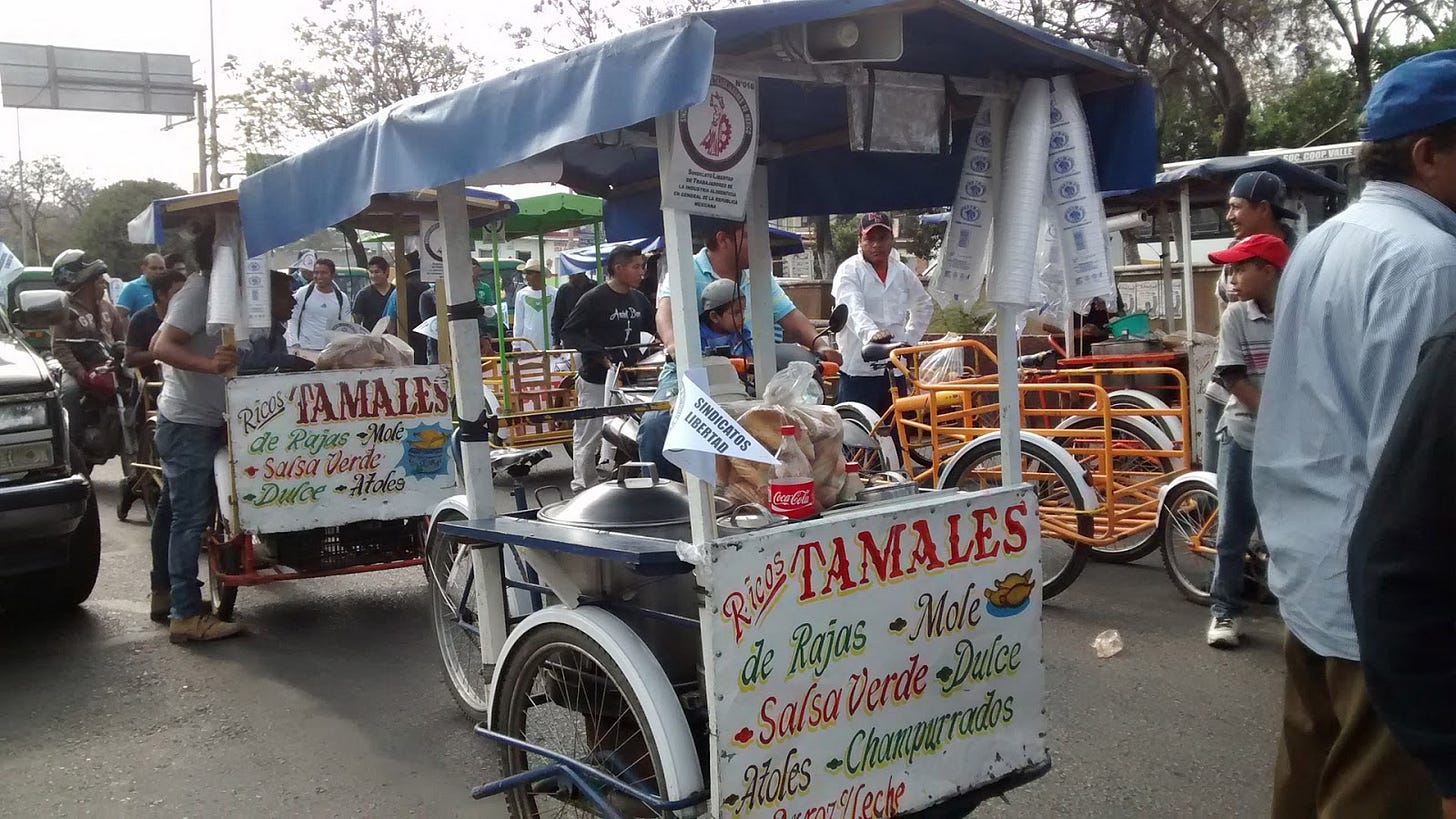 Tamalero quita la vida a dos personas que intentaron extorsionarlo en CDMX