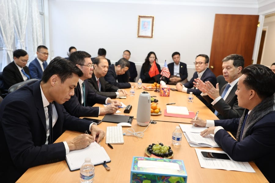 Bộ trưởng Nguyễn Hồng Diên làm việc với ông Joseph (Joe) Damond, Chủ tịch Toàn cầu Chính sách Thương mại Quốc tế và Khoa học. Bộ trưởng Nguyễn Hồng Diên làm việc với ông Joseph (Joe) Damond, Chủ tịch Toàn cầu Chính sách Thương mại Quốc tế và Khoa học.