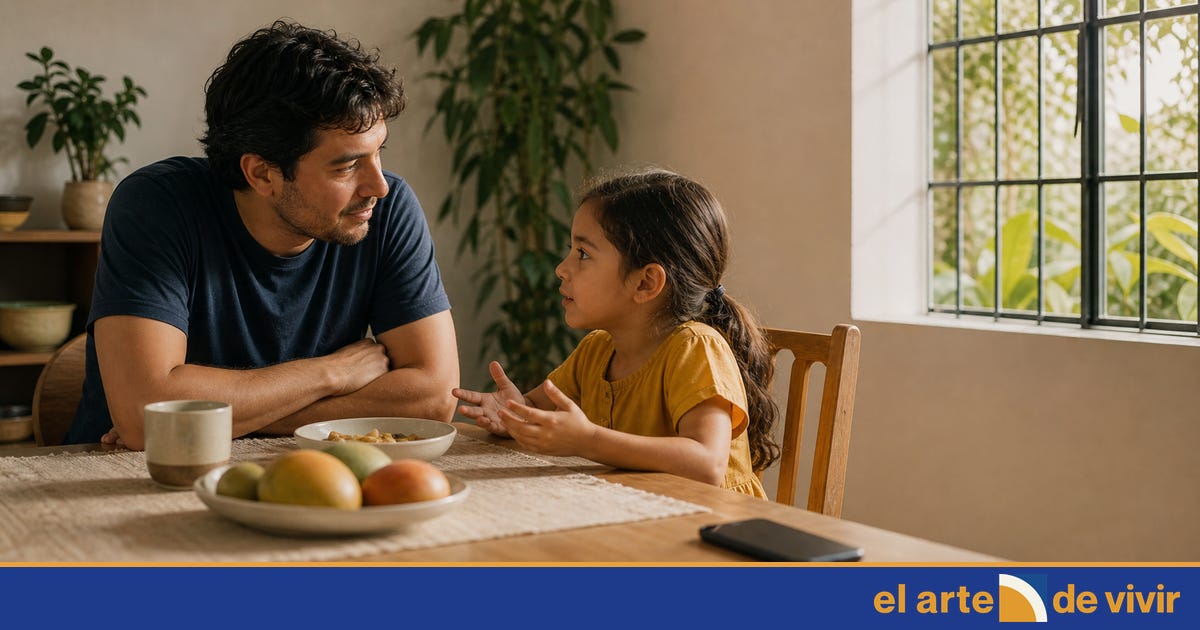 Un padre escucha atentamente a su hija durante una comida, con el teléfono apartado. Un padre escucha atentamente a su hija durante una comida, con el teléfono apartado.