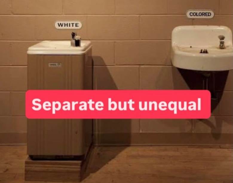 A couple of sinks in a bathroom

AI-generated content may be incorrect.