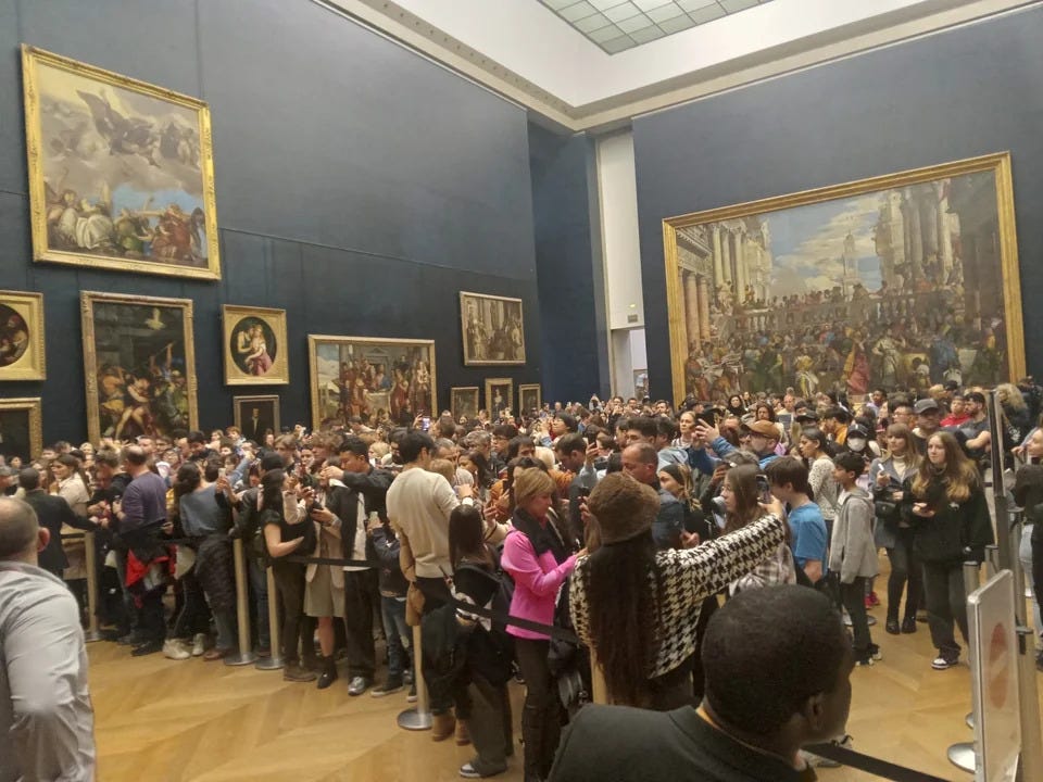 Mona Lisa room in the Louvre, Paris, one week ago. : r/interestingasfuck
