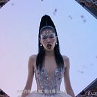 「小白秒變神教程」：一句話生成時尚超模夢遊都市仙境