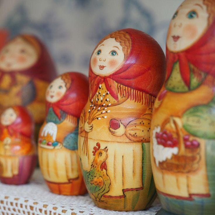 Sindromul Păpușii Matrioșka descrie o formă de dependență emoțională în relație în care îți subordonezi nevoile, dorințele și identitatea personală nevoilor relației sau ale partenerului.