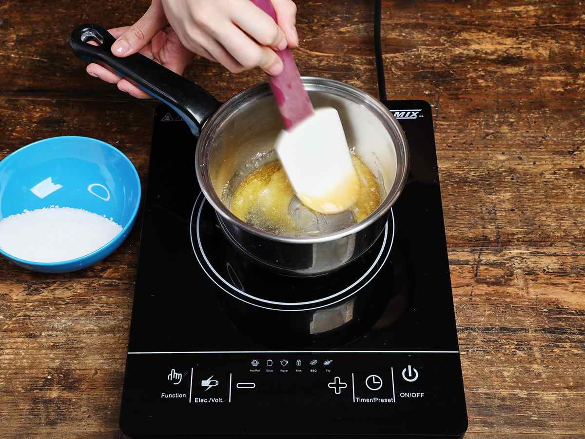 caramelizing sugar caramelizing sugar