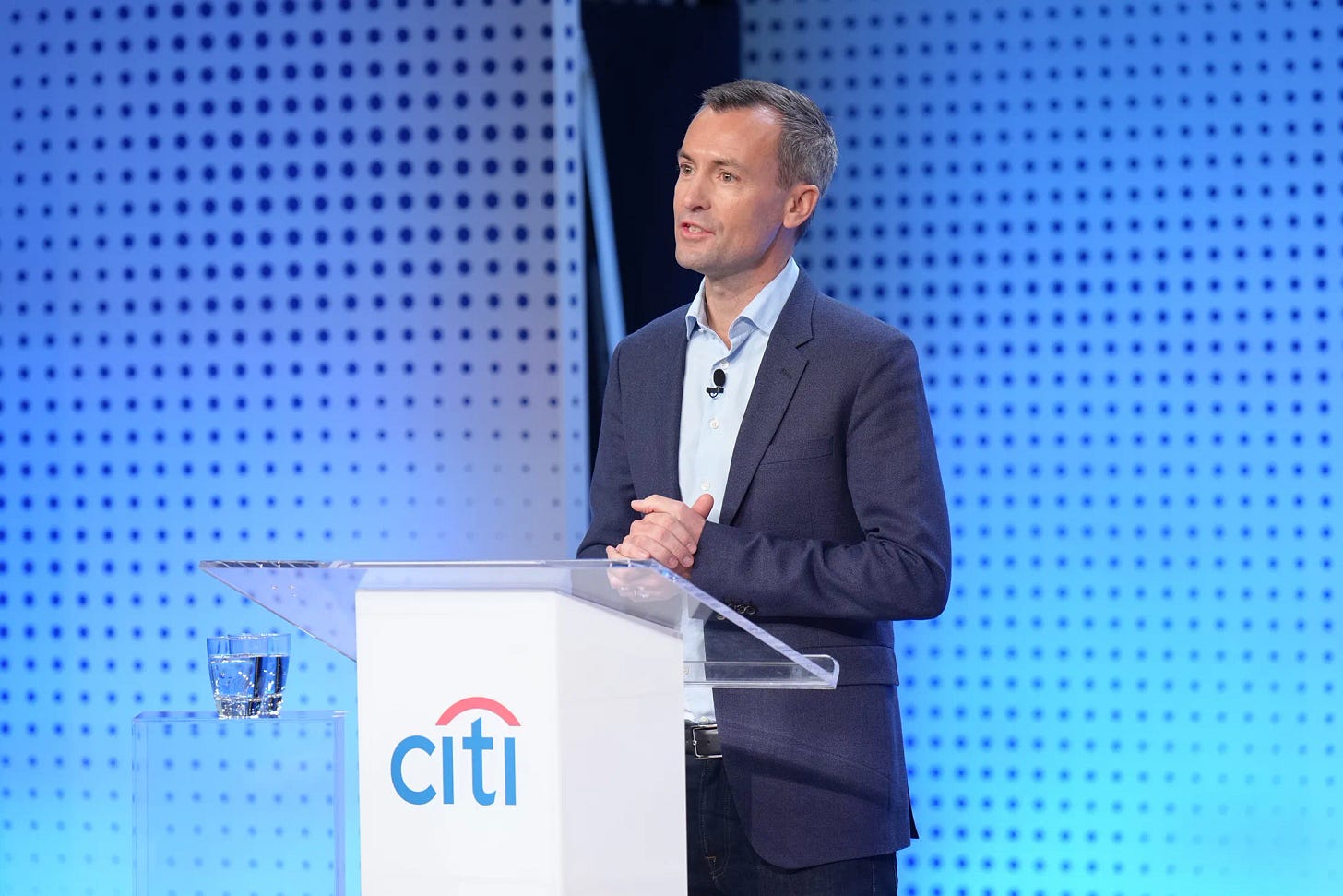 Citi planea que miles de programadores experimenten con IA - Bloomberg