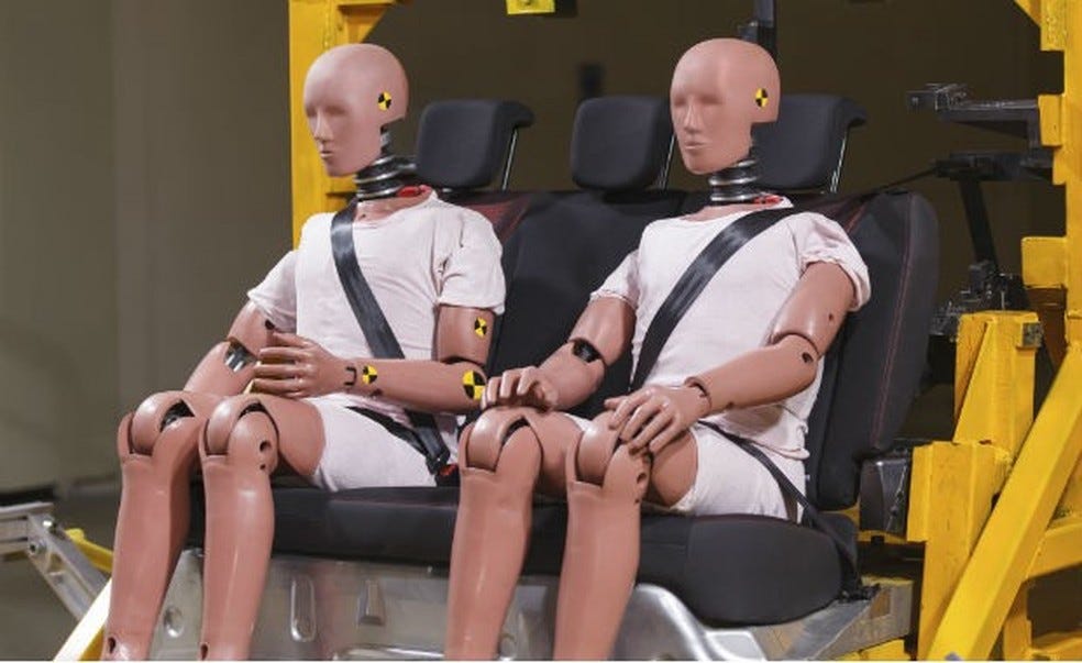 Vida de dummy: conheça mais sobre os bonecos utilizados em crash tests