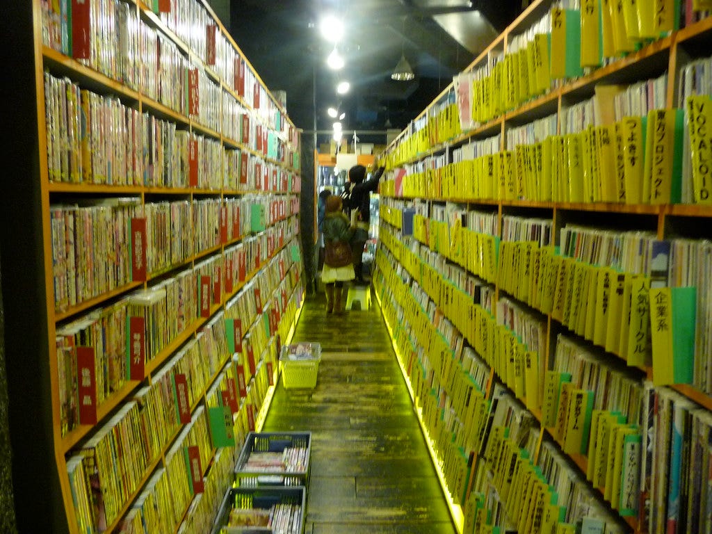 店內閱讀與挑選,是租書店難以被 App 完全取代的身體經驗|來源:eliazar / Flickr(CC BY 2.0) 店內閱讀與挑選,是租書店難以被 App 完全取代的身體經驗|來源:eliazar / Flickr(CC BY 2.0)