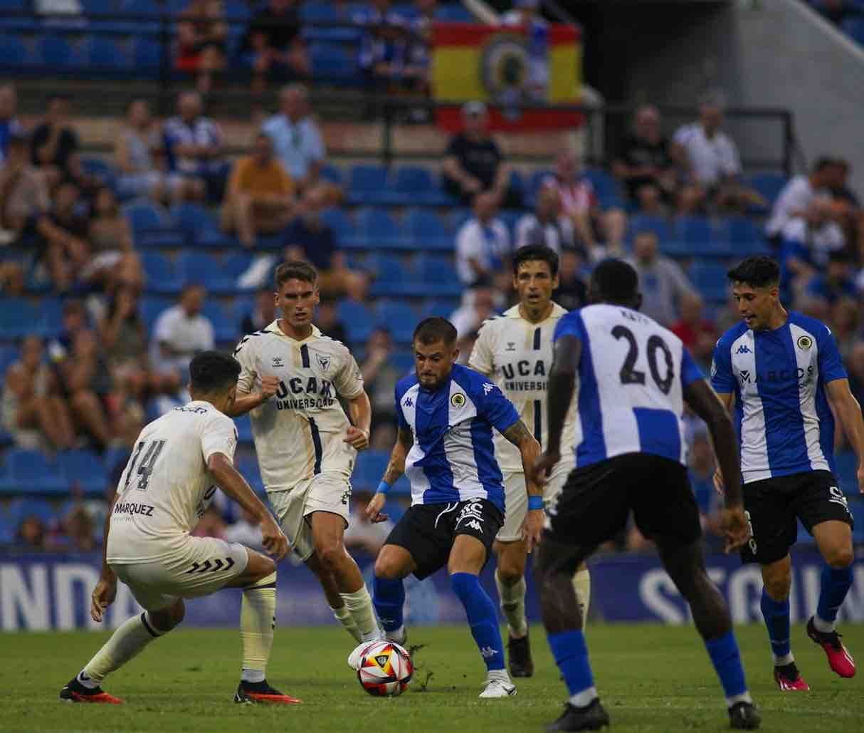 José Artiles durante el Trofeo Ciudad de Alicante que ganó el Hércules frente al UCAM Murcia