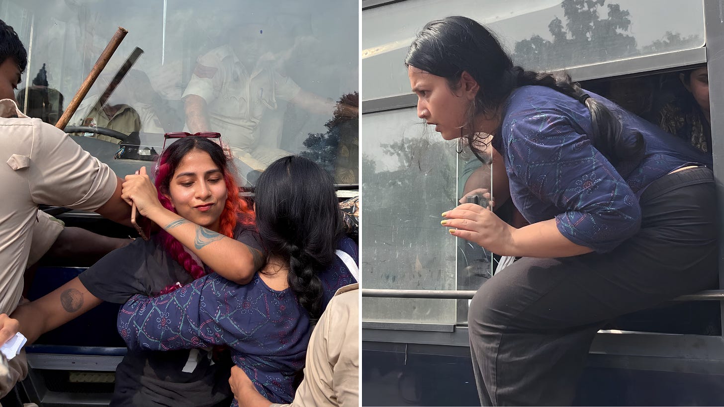 दिल्ली पुलिस और महिला प्रदर्शनकारी दिल्ली पुलिस और महिला प्रदर्शनकारी