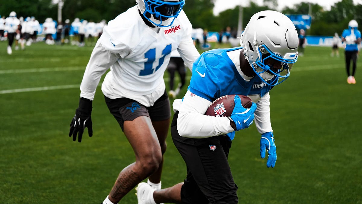 Minicamp observations: Bates buries 64-yarder, Meeks snags a score, Scruggs adding more versatility