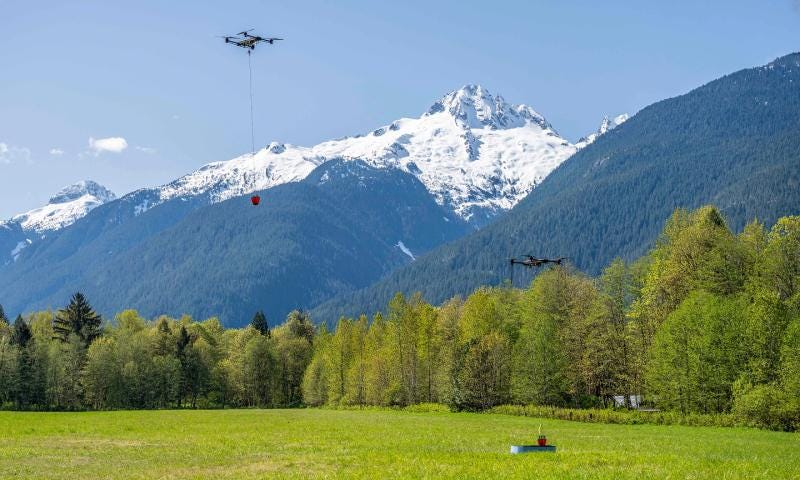 The drones used by FireSwarm, Thunder Wasps, can haul up to 400 kg – or 400 litres of water. The first mission-selected airframe chosen by FireSwarm, the Thunder Wasp by ACC Innovation, can haul up to 400 kg – or 400 litres of water.