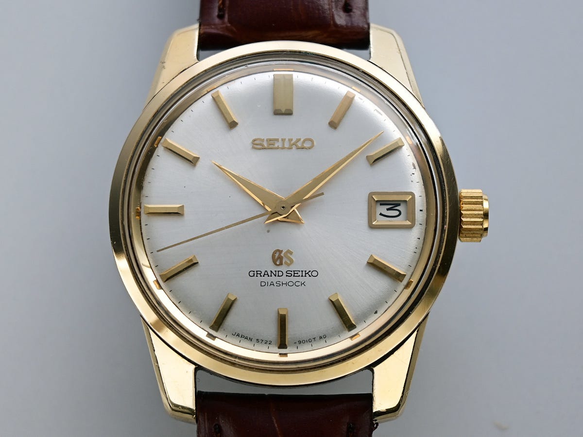 self service (F) NO.42 SS/2015　貴重 Do you mind if my friend sits this one out? She's just dead.