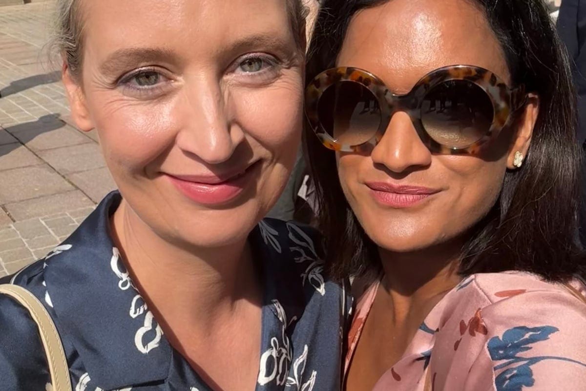 Prominente Gäste in Bayreuth: Weidel zeigt sich mit Partnerin im Partnerlook Prominente Gäste in Bayreuth: Weidel zeigt sich mit Partnerin im Partnerlook