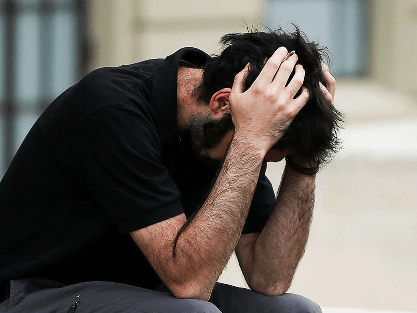 https://static.independent.co.uk/s3fs-public/thumbnails/image/2016/12/09/11/man-head-hands.jpg.gif
