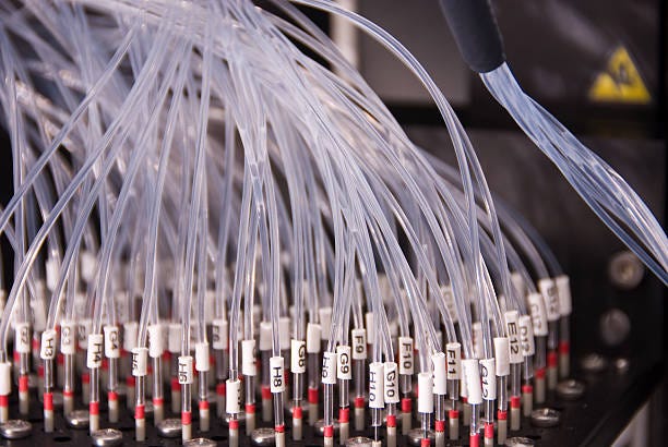 Crystallisation Robot An automated liquid dispensing robot high throughput screening stock pictures, royalty-free photos & images