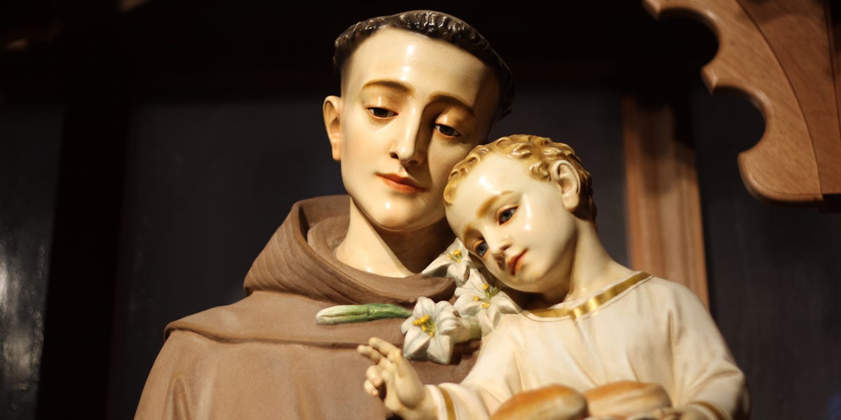 Não coloque Santo Antônio de cabeça para baixo!