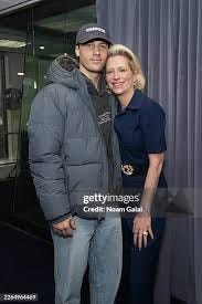 Rob Rausch and Dorinda Medley visit the ... Rob Rausch and Dorinda Medley visit the ...