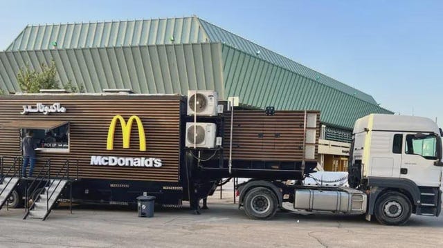 Saudi Arabia arranged a mobile McDonald's for Trump's visit. : r/pics