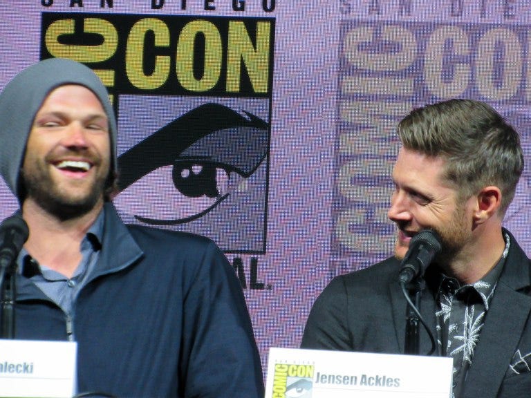 jared padalecki laughing with jensen ackles comic con 2018 jared padalecki laughing with jensen ackles comic con 2018