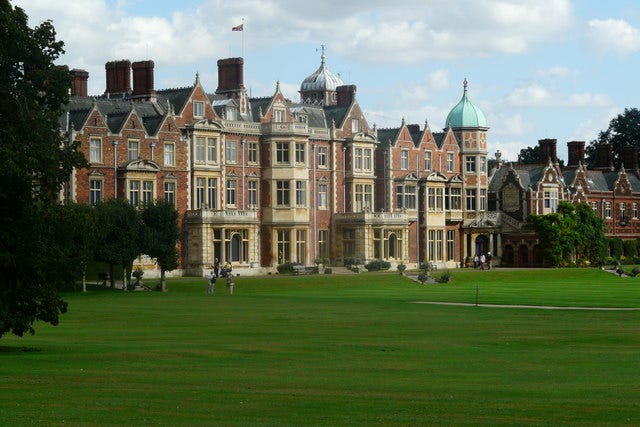 Un manoir à Sandringham, sublime et vaste bâtisse en brique rouge