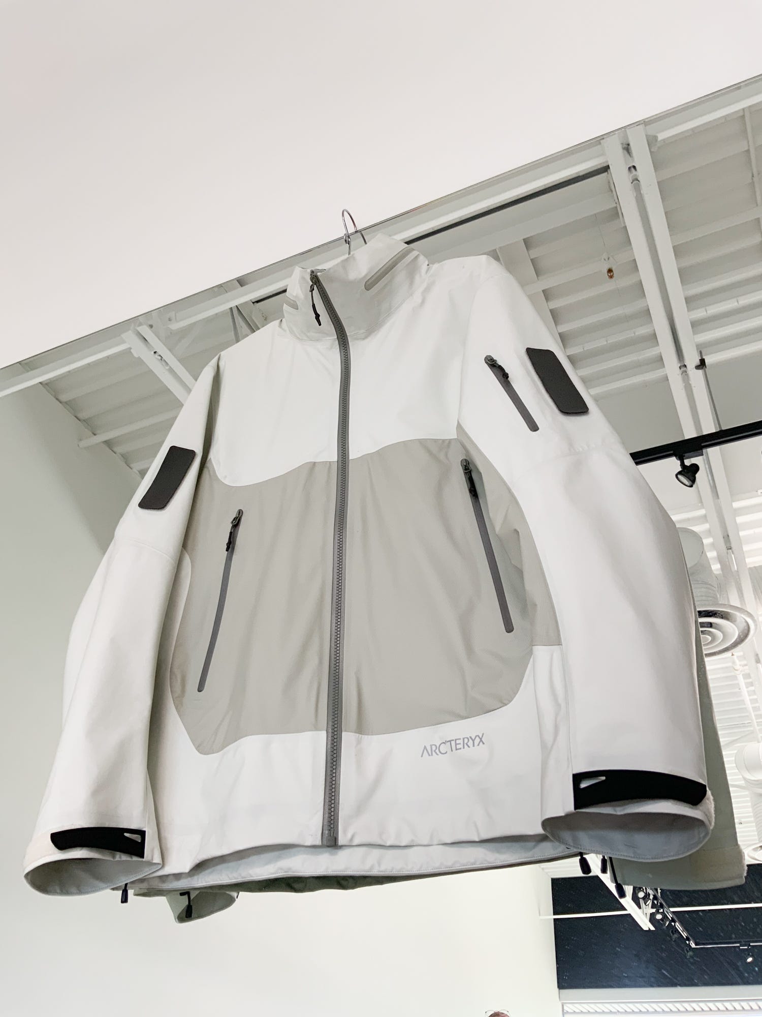 【美品】Arc'teryx SYSTEM_A ベスト NEW LRG ARCTERYX SYSTEM_A AXIS INSULATED ANORAK ICE BLACK ZIP