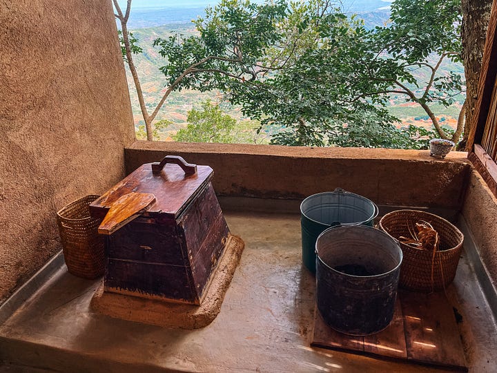 Rooms, toilets and SPA with a view...