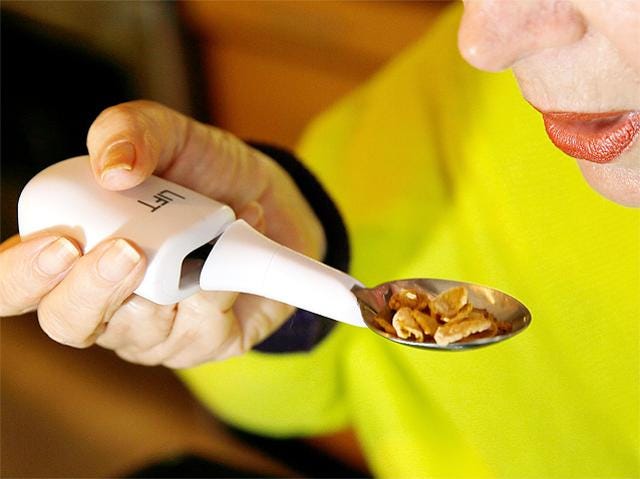 Un cucchiaio motorizzato in grado di compensare il tremore di pazienti affetti da morbo di Parkinson's o affine