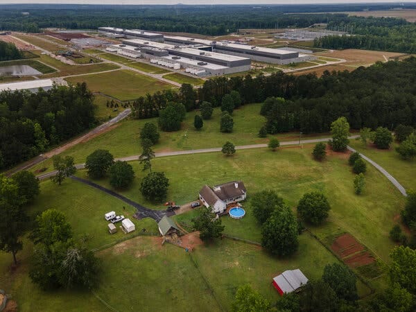 Meta Built a Data Center Next Door. The Neighbors' Water Taps Went Dry. -  The New York Times