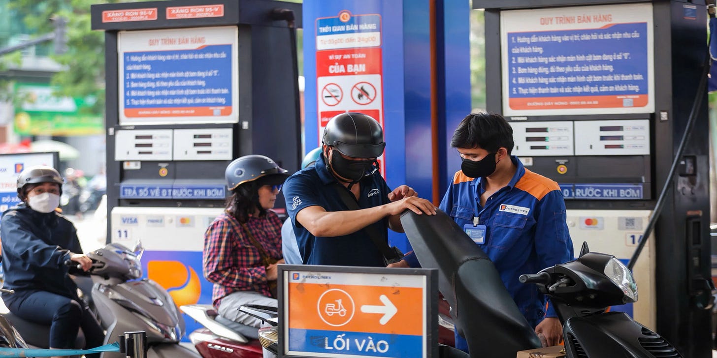 Giá xăng dầu tăng, giá vàng xảy ra hiện tượng lạ: Chuyên gia lý giải thế  nào?