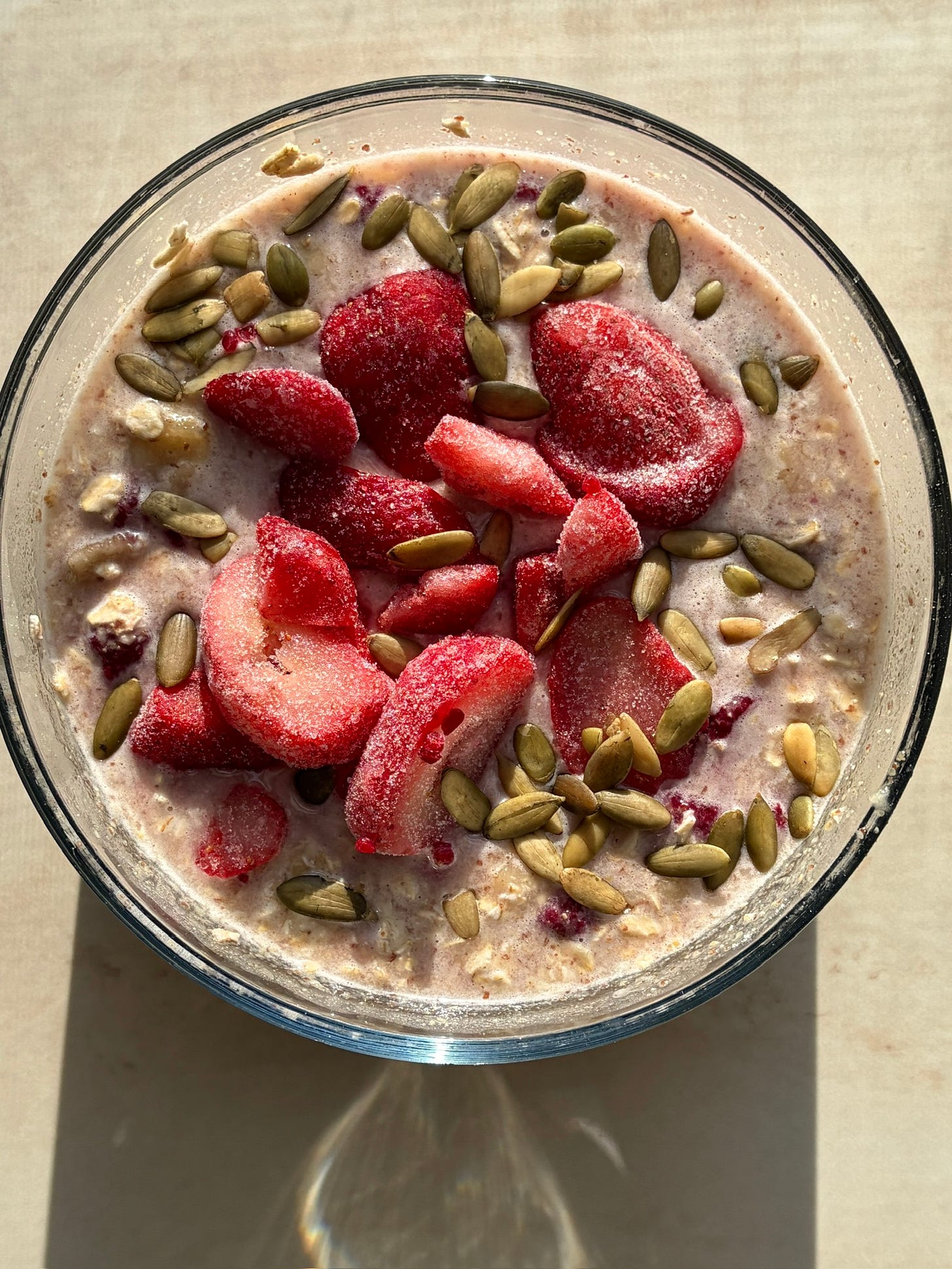 Antioxidant red berry overnight oats 