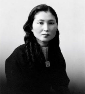 この父ありて 詩人 石垣りん(1) 女が女のままで立てる世に 梯久美子 - 日本経済新聞
