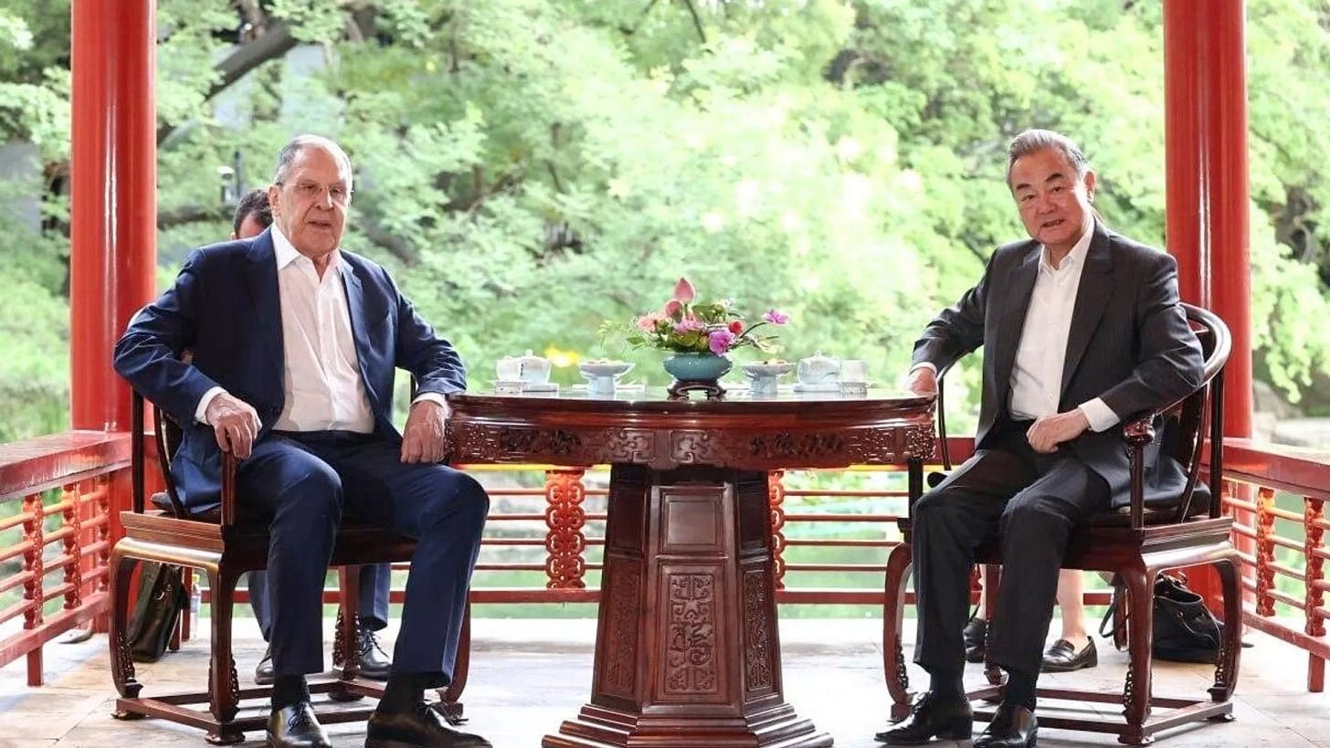 Russian Foreign Minister Sergei Lavrov and Chinese Foreign Minister Wang Yi (right) during a meeting. - Sputnik International, 1920, 13.07.2025