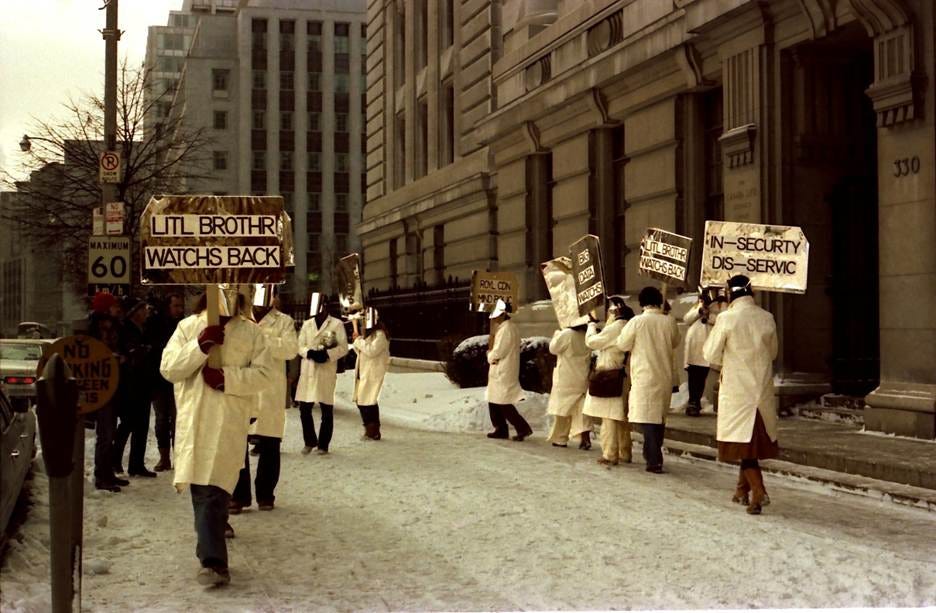 A group of people marching in a protest

AI-generated content may be incorrect.