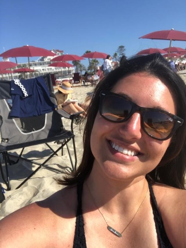 https://bananapeel799514059.files.wordpress.com/2019/07/lauren-1.jpeg