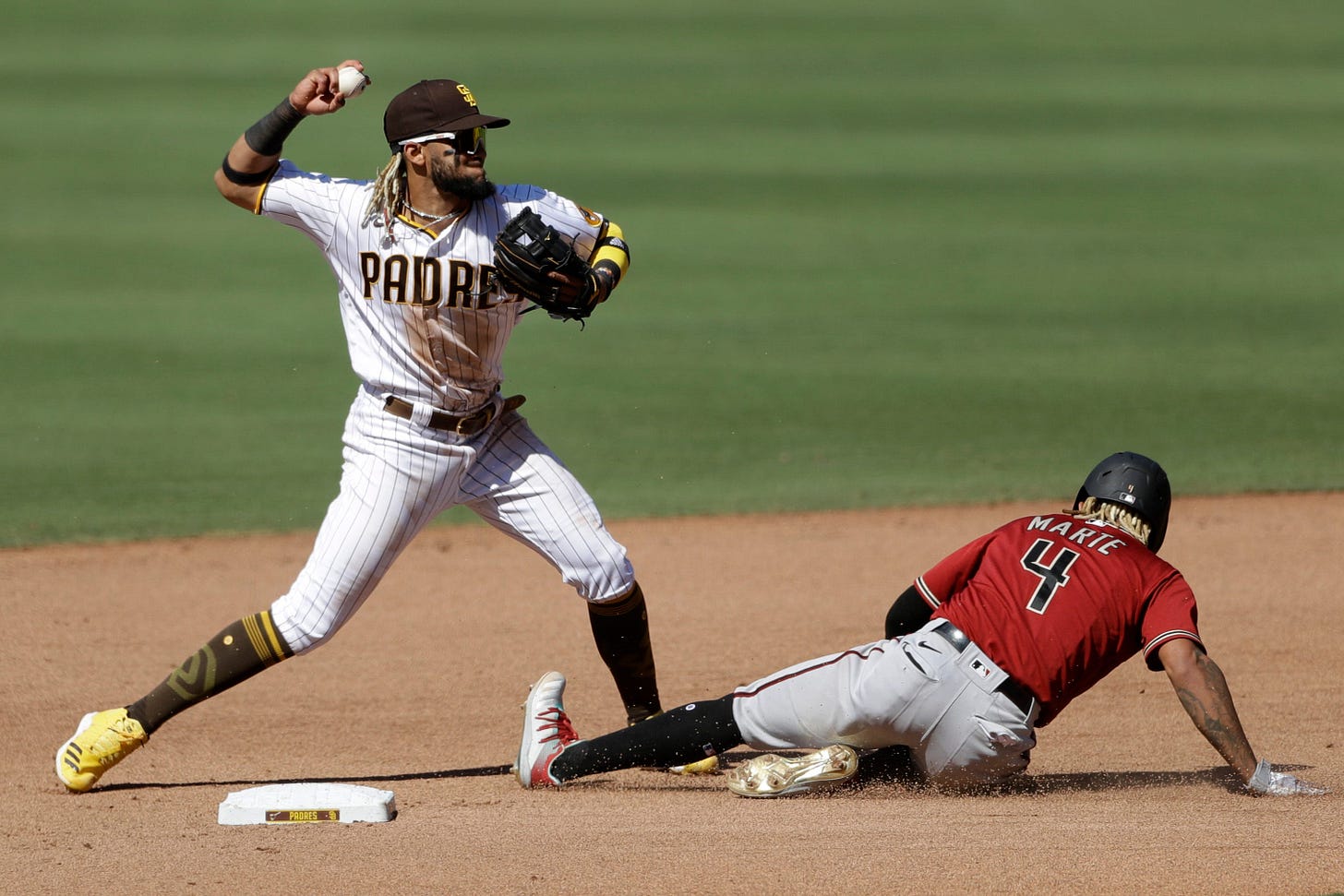Diamondbacks fall flat, drop another vs. Padres in series finale