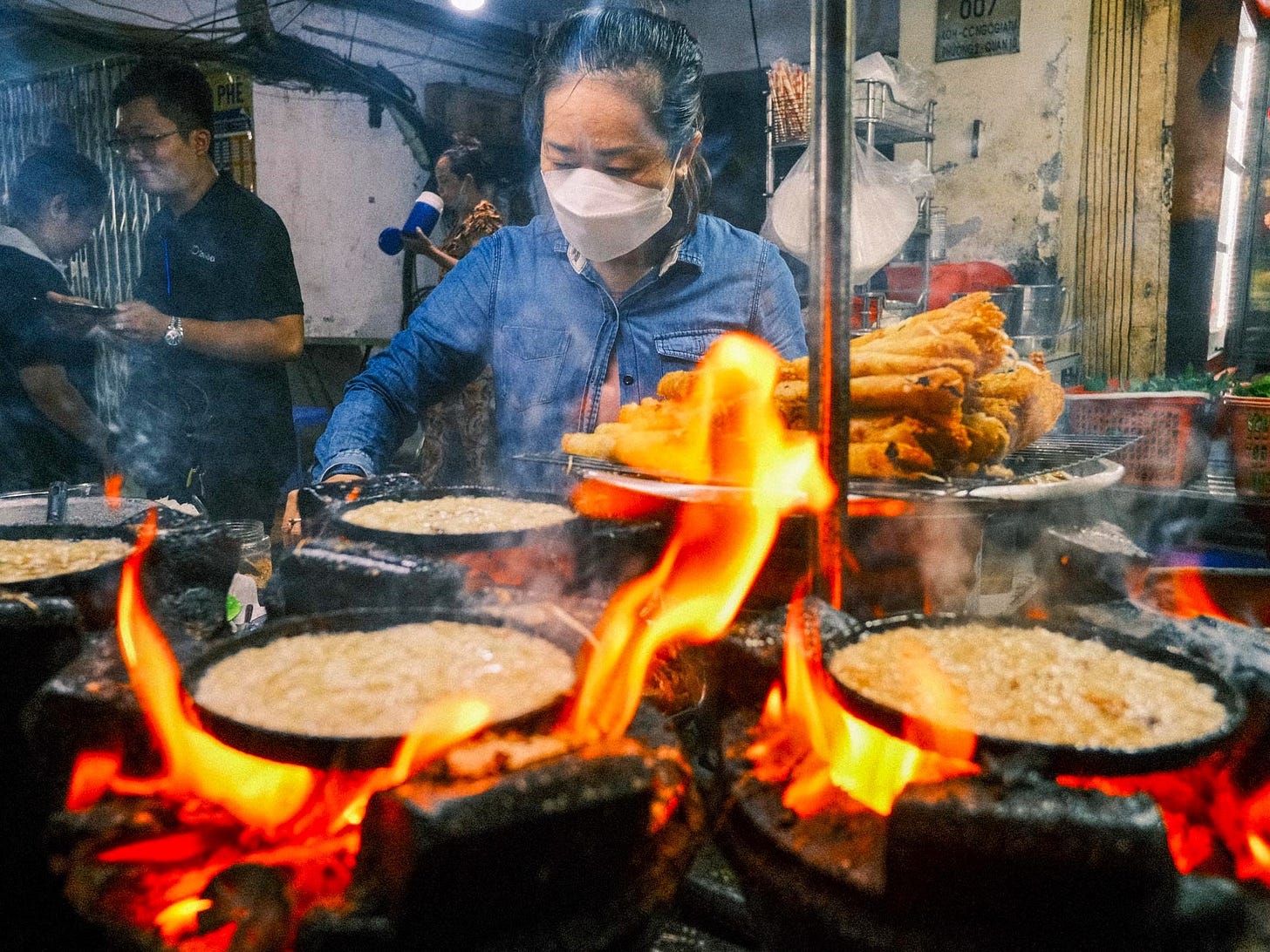 10 Street Food Streets in Ho Chi Minh City, Saigon, Vietnam
