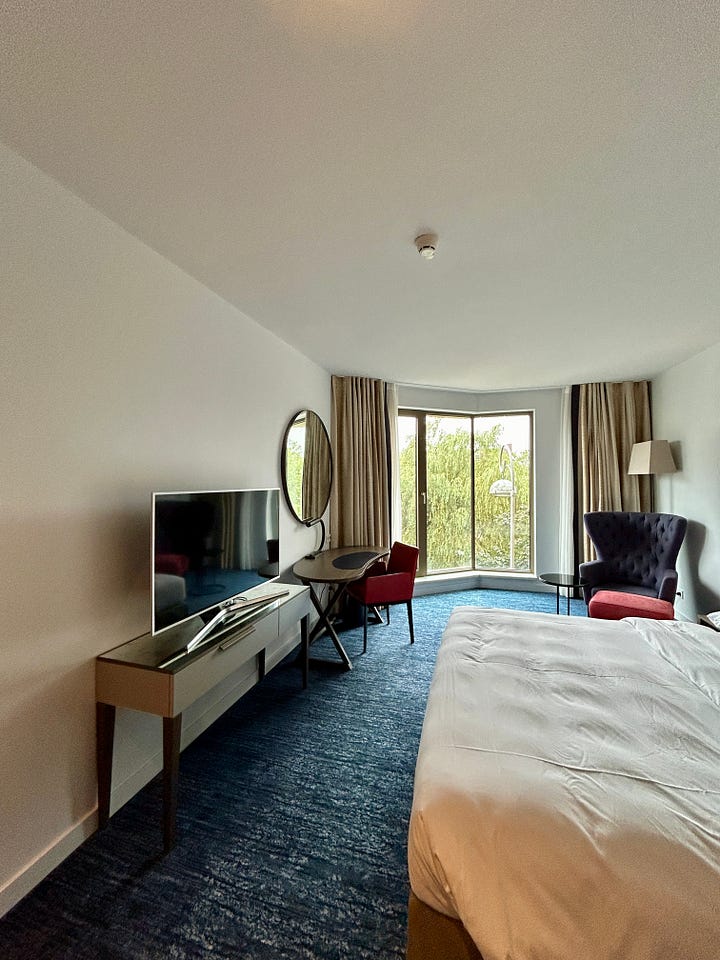 hotel room king bed & hotel room room layout