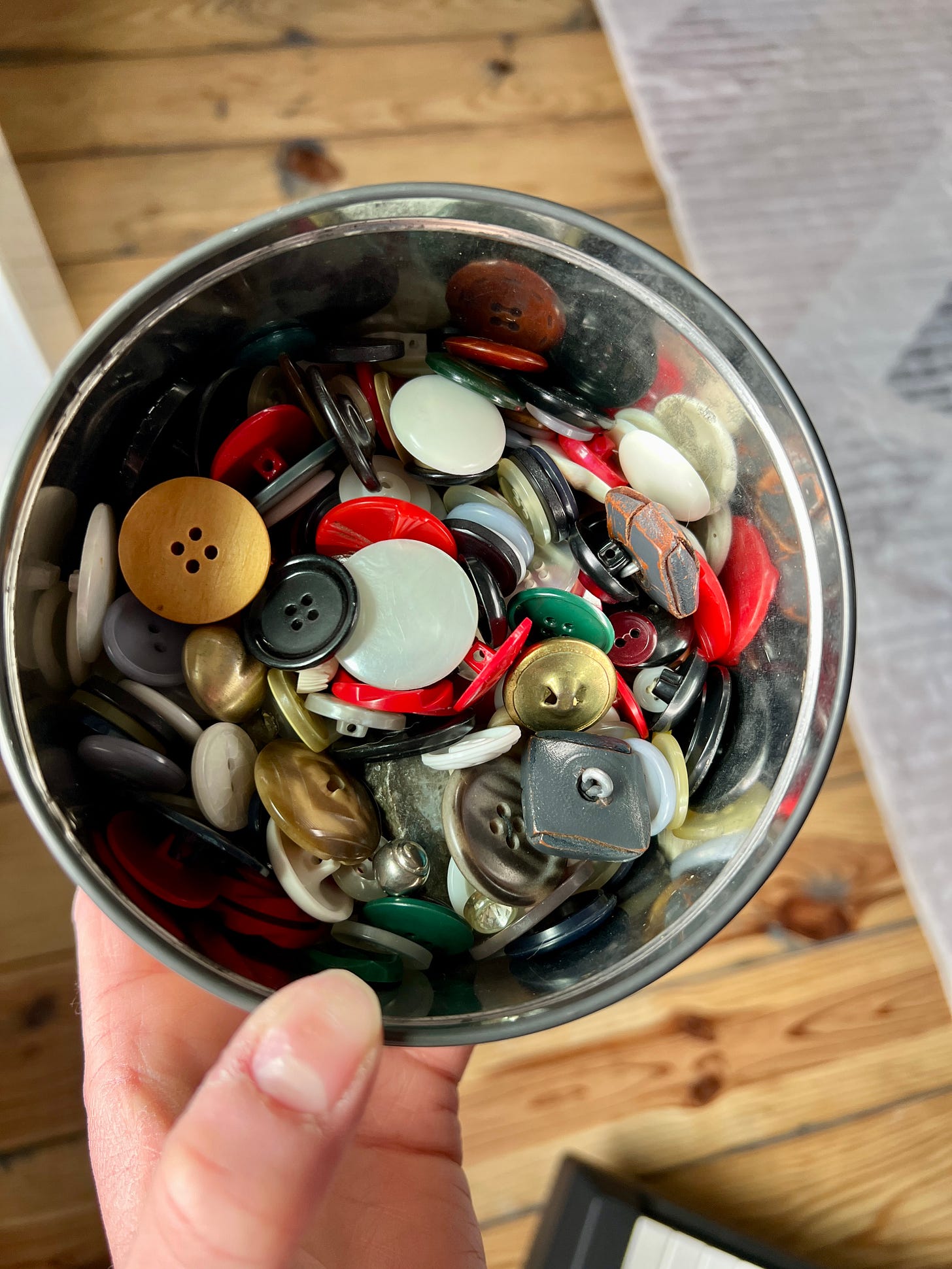 bowl of assorted buttons