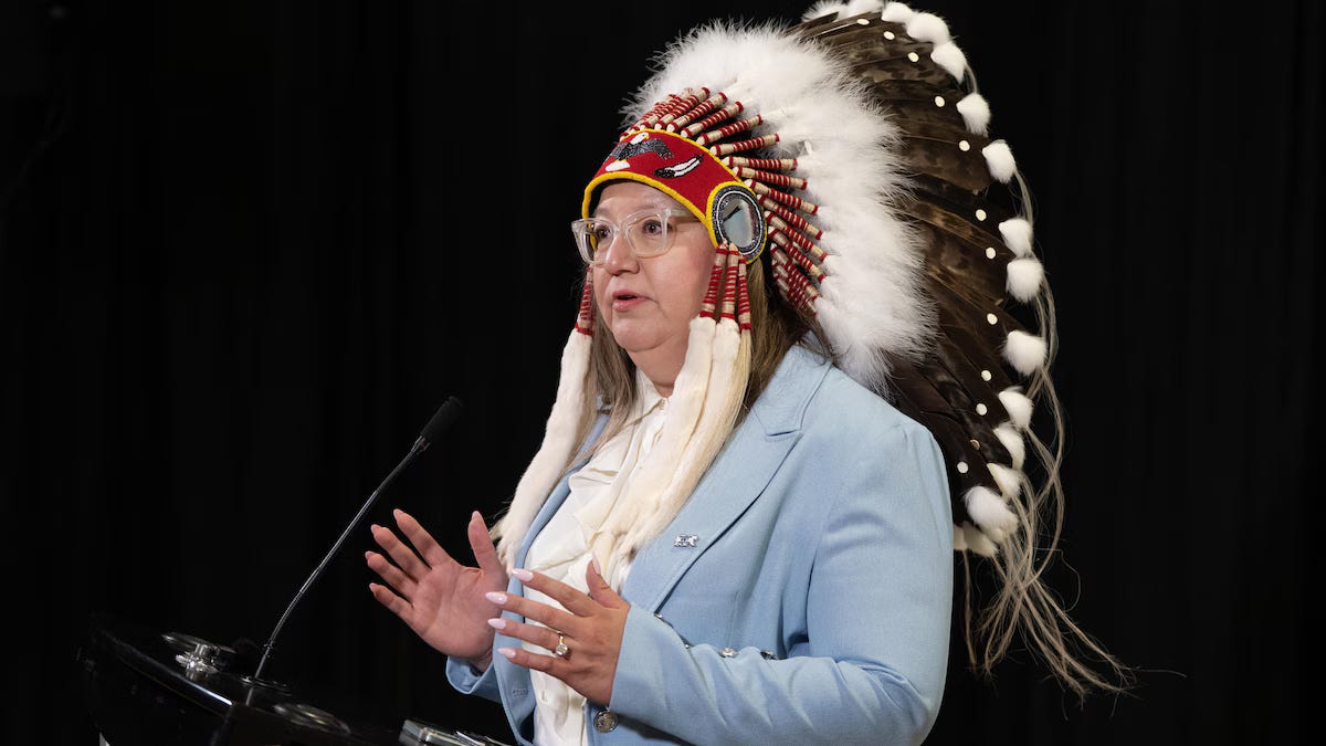 La cheffe nationale de l'APN, Cindy Woodhouse Nepinak, a tenu un point de presse à la suite de sa rencontre avec les premiers ministres. Photo : La Presse canadienne / Darren Calab La cheffe nationale de l'APN, Cindy Woodhouse Nepinak, a tenu un point de presse à la suite de sa rencontre avec les premiers ministres. Photo : La Presse canadienne / Darren Calab
