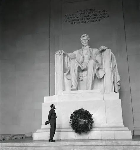 Fidel Castro at the Lincoln Memorial - 1959 : r/ColorizedHistory