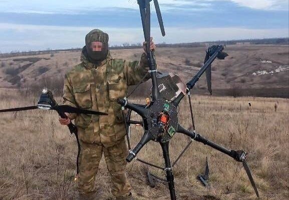 Российский дрон сразился с бронированной версией «Бабы-Яги» ВСУ и вышел из борьбы победителем Российский дрон сразился с бронированной версией «Бабы-Яги» ВСУ и вышел из борьбы победителем
