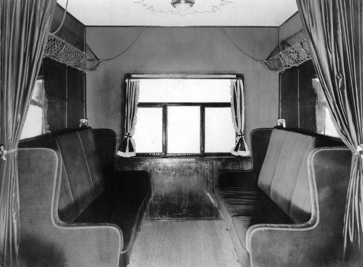 File:Interior passengers cabin of the airship Los Angeles.jpg File:Interior passengers cabin of the airship Los Angeles.jpg
