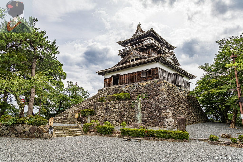 La tenshu o torre principal del castillo de Maruoka