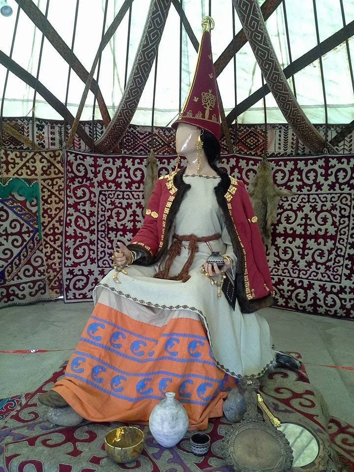 Η ανακατασκευή της γυναικείας φορεσιάς της Σκυθίας/Σαρμάτας ιέρειας...