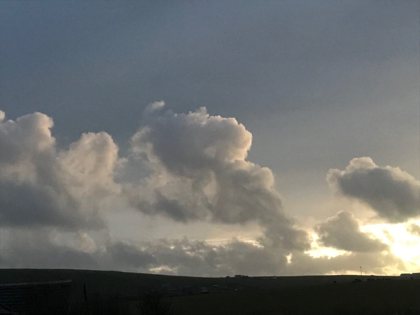 Clouds in the sky

Description automatically generated