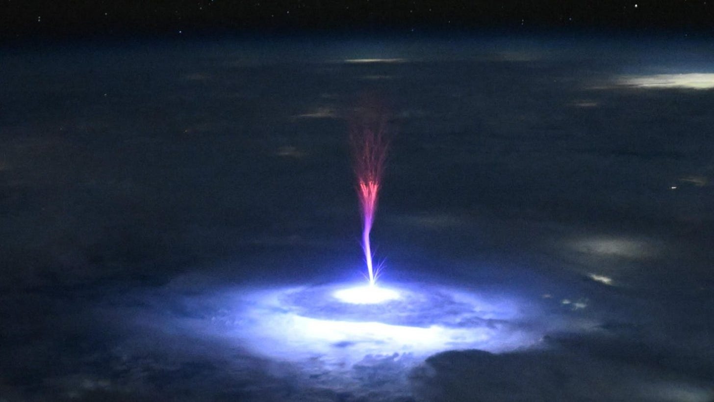 Astronaut snaps giant red 'jellyfish' sprite over North America during  upward-shooting lightning event | Live Science