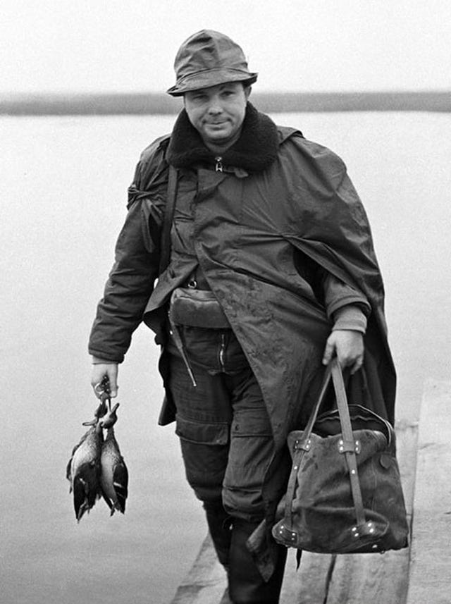 The report states that an air-traffic controller provided Gagarin with outdated weather information and that by the time of his flight, conditions had deteriorated significantly. The report states that an air-traffic controller provided Gagarin with outdated weather information and that by the time of his flight, conditions had deteriorated significantly.