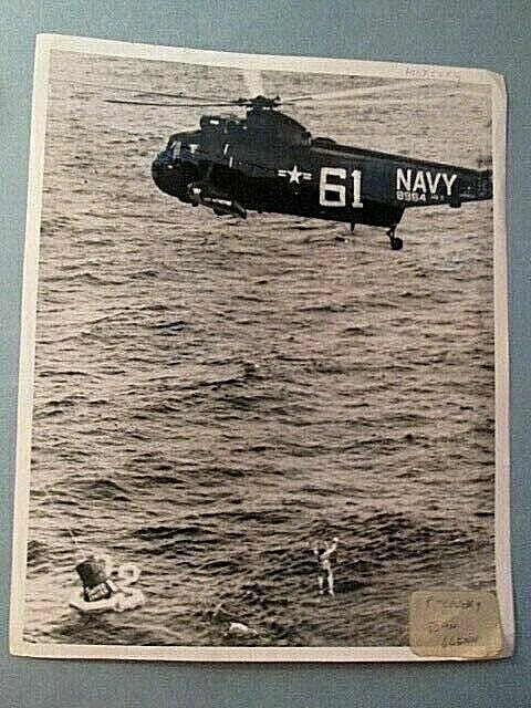 1962 U.S. AIR FORCE PHOTOGRAPH ~ JOHN GLENN MERCURY CAPSULE RECOVERY ...