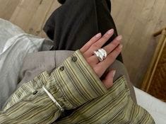 This contains an image of: 