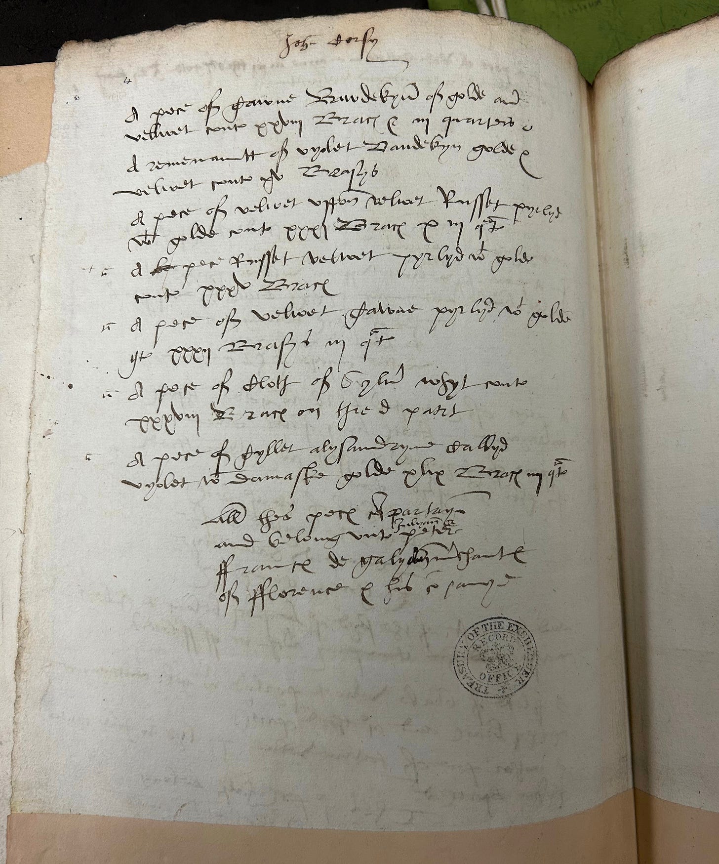 A second page of the list of 16th century textiles, in ink on cream parchment. The handwriting is untidy and looks as though it was written in a hurry. 